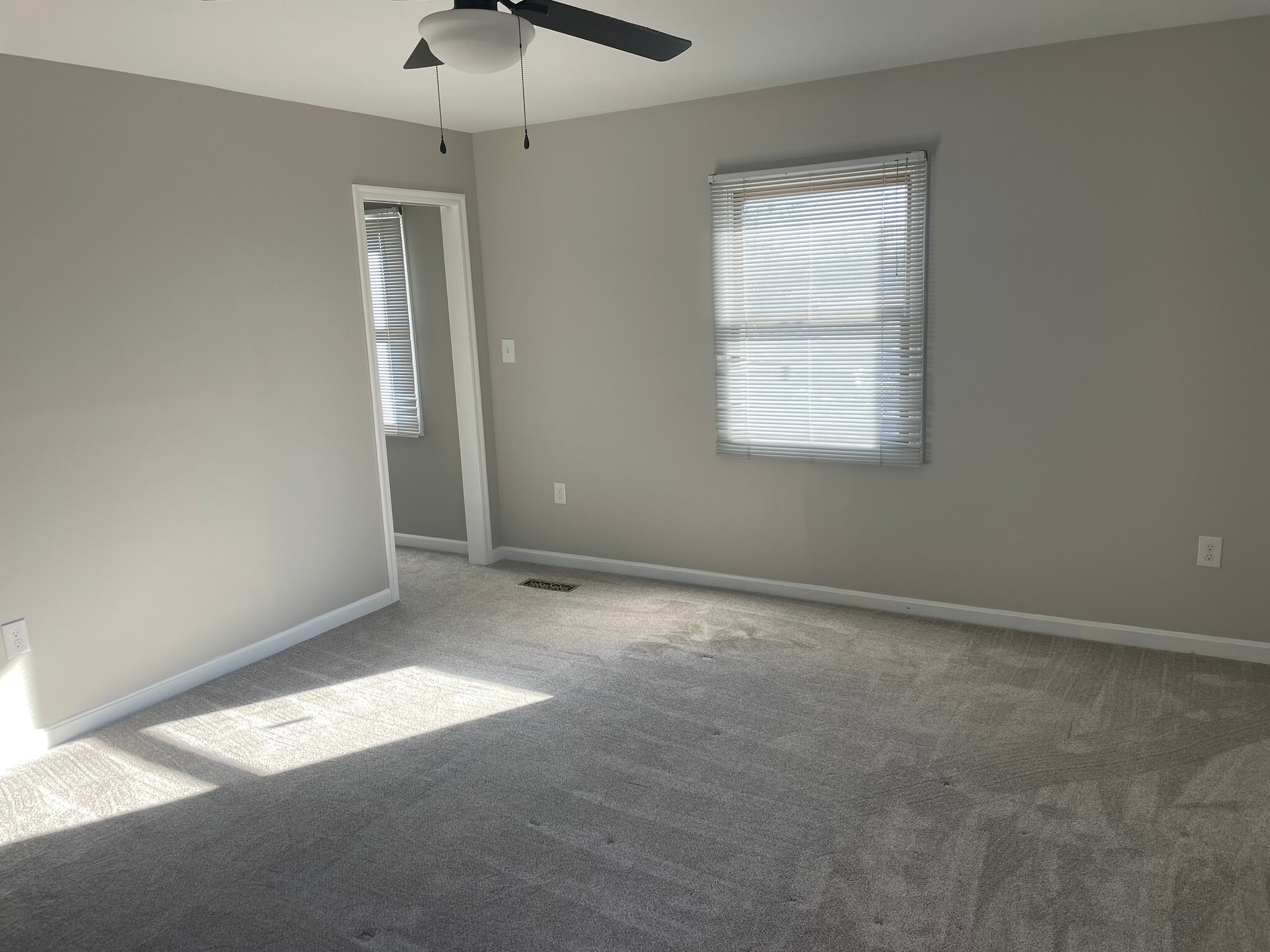 Master Bedroom - 10255 Cedarwood Dr