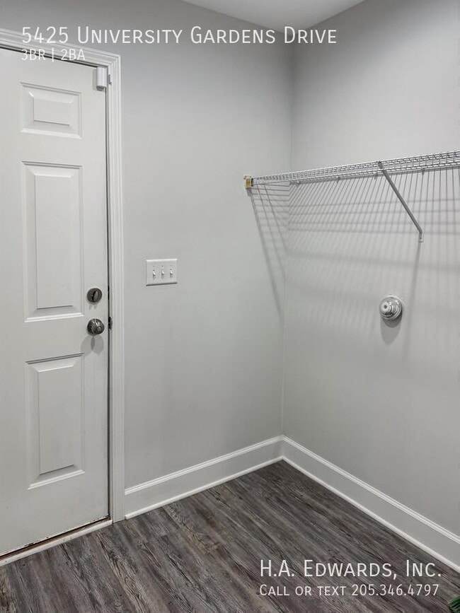 Building Photo - 5425 University Gardens Dr