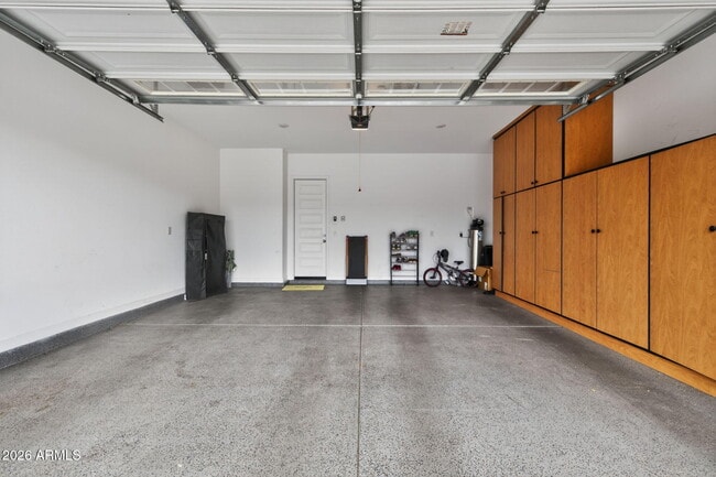 Building Photo - 203 E Birchwood Pl