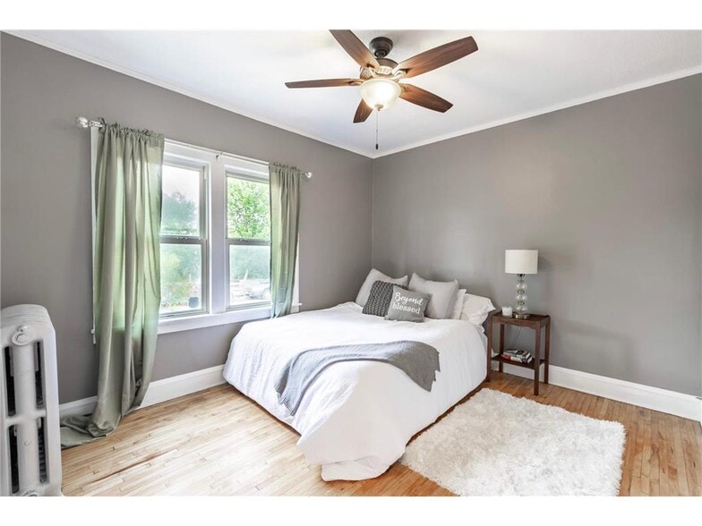 main floor bed 1 - 3901 Portland Ave