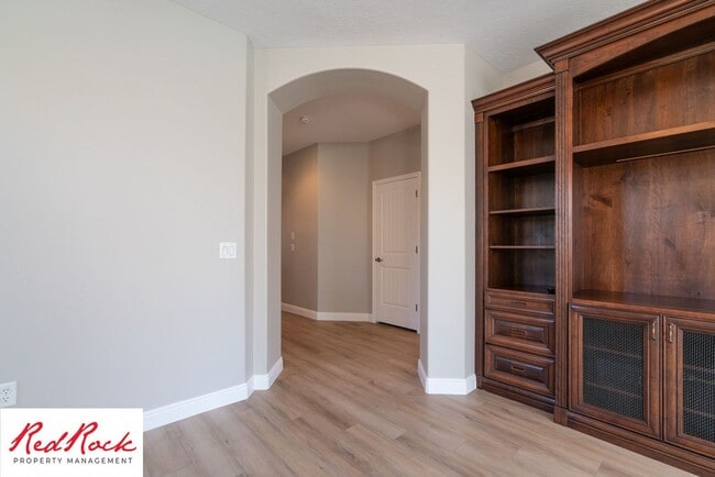 Building Photo - 3 Bedroom Coral Canyon Home on Corner Lot