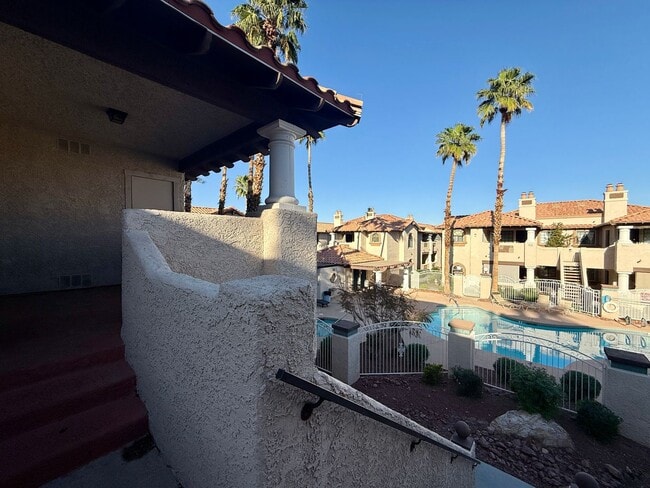 Building Photo - 2 BEDROOM CONDO WITH 2 BALCONIES, RIGHT NEXT TO THE POOL, MINUTES FROM THE STRIP