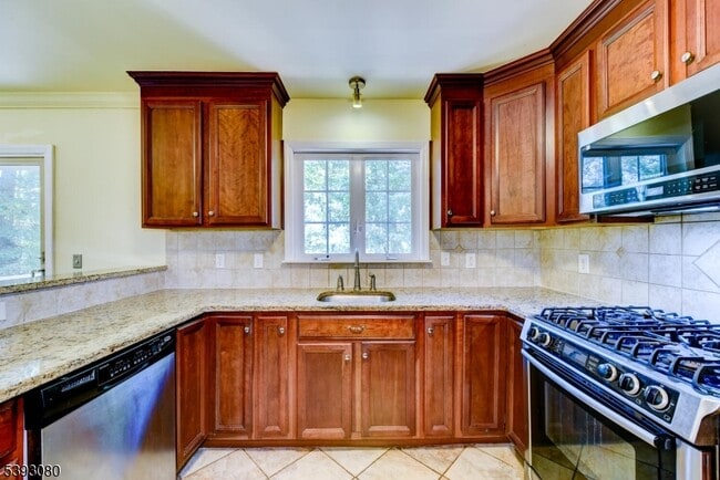 Building Photo - 109 Edgewood Dr