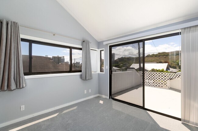 Building Photo - 3 Bedroom, 2.5 Bathroom Home with Photovol...