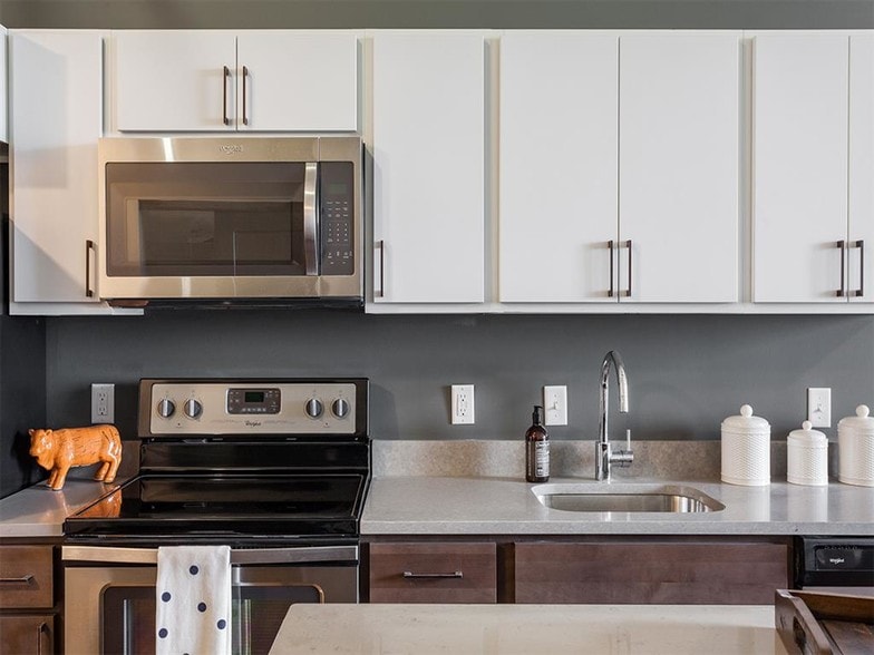 Philip Houze 415 Clifford St Detroit MI 48226 Apartment Finder