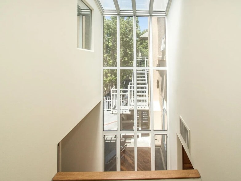 Building Photo - 233 Homer Ave