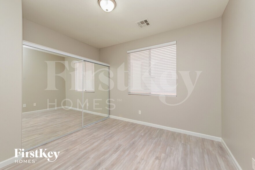 Building Photo - 8529 Gold Flash Ave