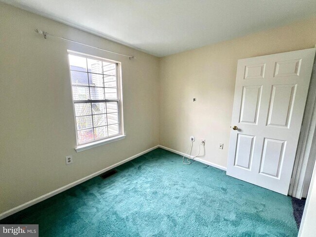 Building Photo - 2095 Pawlet Dr