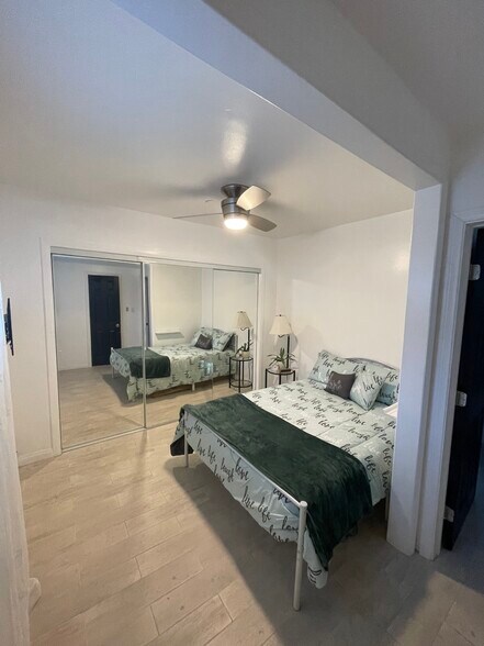 Building Photo - 4374 Overland Ave