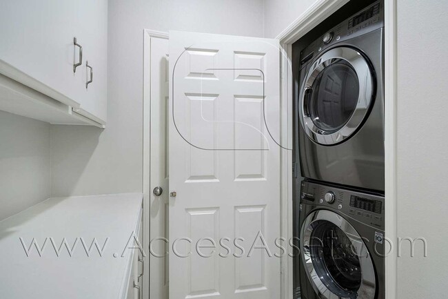 Building Photo - Luxury 2 Bed/2 Bath Condo Home In The Desi...