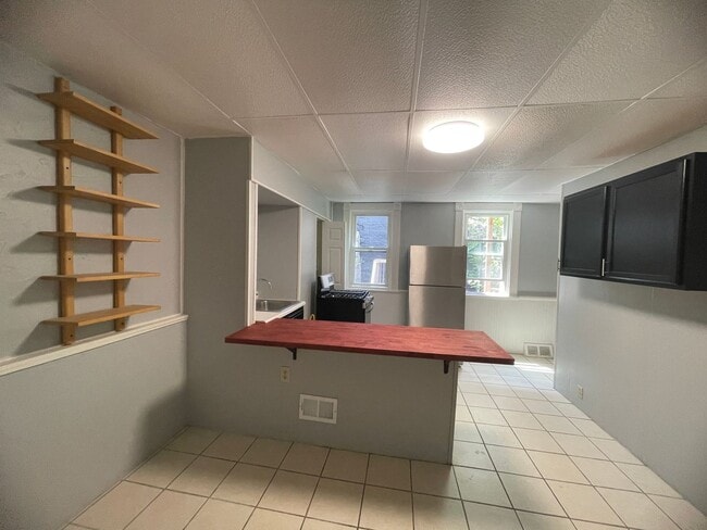 Building Photo - Updated 2 bedroom house for rent in the South Side !