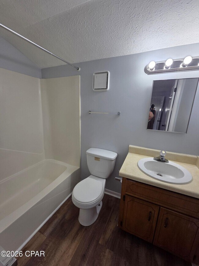 Building Photo - 631 S Hwy 22 A