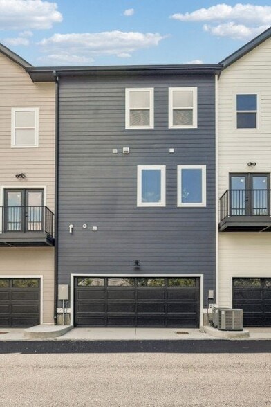 Building Photo - 6124 Robertson Ave