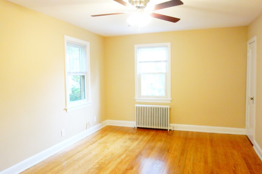 Building Photo - 8210 Greenwood Ave