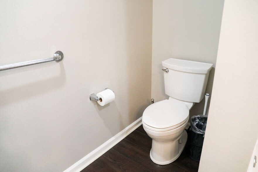 Building Photo - 2419 Fifth Avenue-SI FL1-ID1335164P