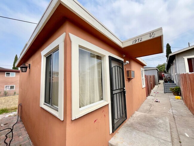 Building Photo - 1bd + Bonus Room Casita with Washer/Dryer ...