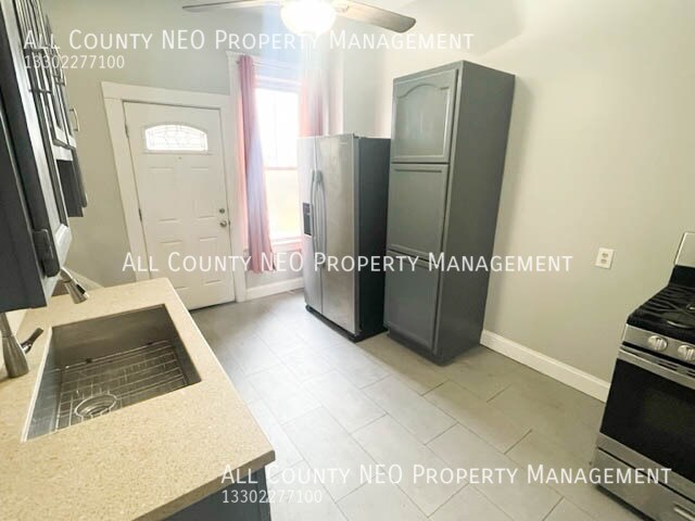 Building Photo - 1854 W 45th St