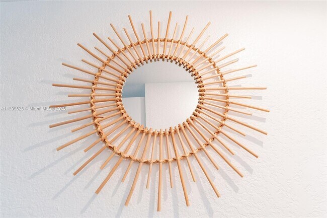 Building Photo - 312 SW 12th Ave