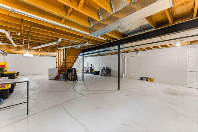Building Photo - 4141 Crystal Creek Dr