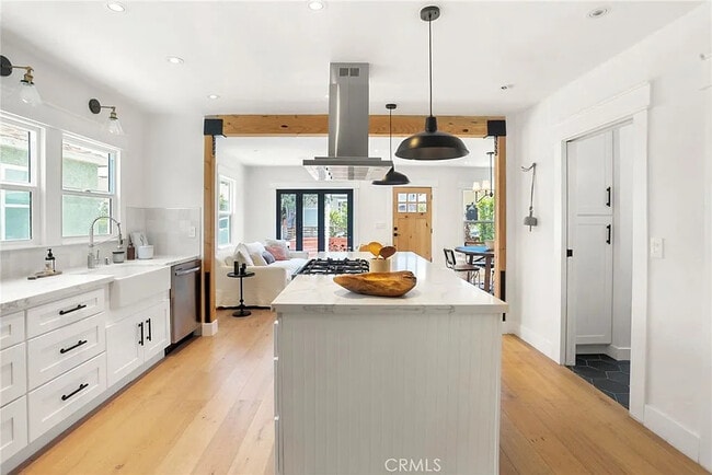 Building Photo - 3816 Goldwyn Terrace