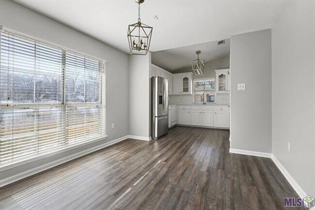 Building Photo - 4 Bedroom in Springlake Subdivision