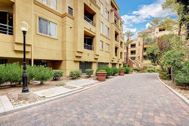 Building Photo - Luxurious Meridian Condo. Live 24/7 Guard ...