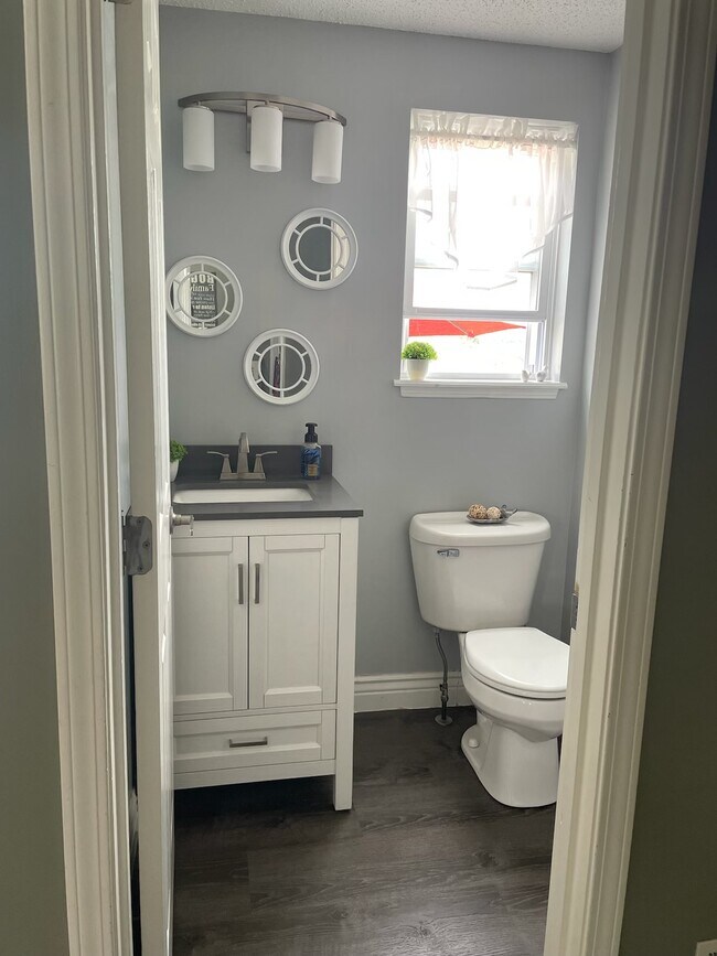 Building Photo - 9212 Lapp Rd