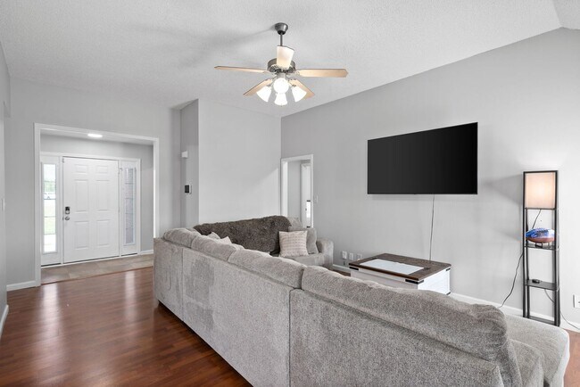 Building Photo - Beautiful home in Twin Rivers Subdivision Waiting for You to Call Home!