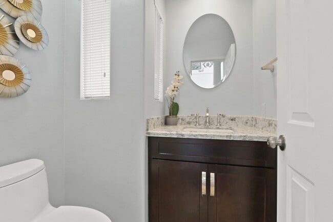 Building Photo - Spacious 3 Bedroom 3 Bath Available Now!