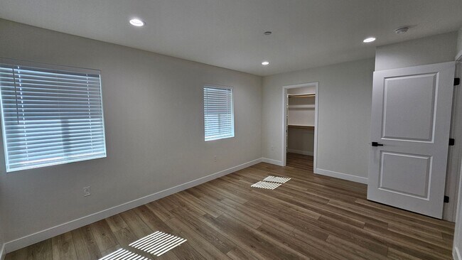 Building Photo - PLACE-NLO8655