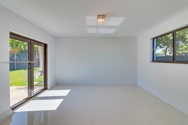 Building Photo - 6353 SW 29th St