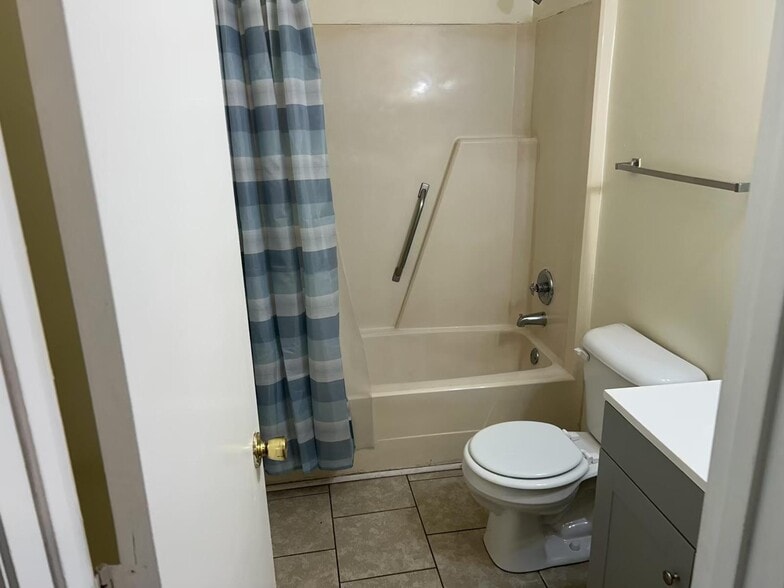 Building Photo - 5733 Aftonshire Dr