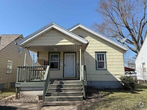 Building Photo - 741 S Lake St