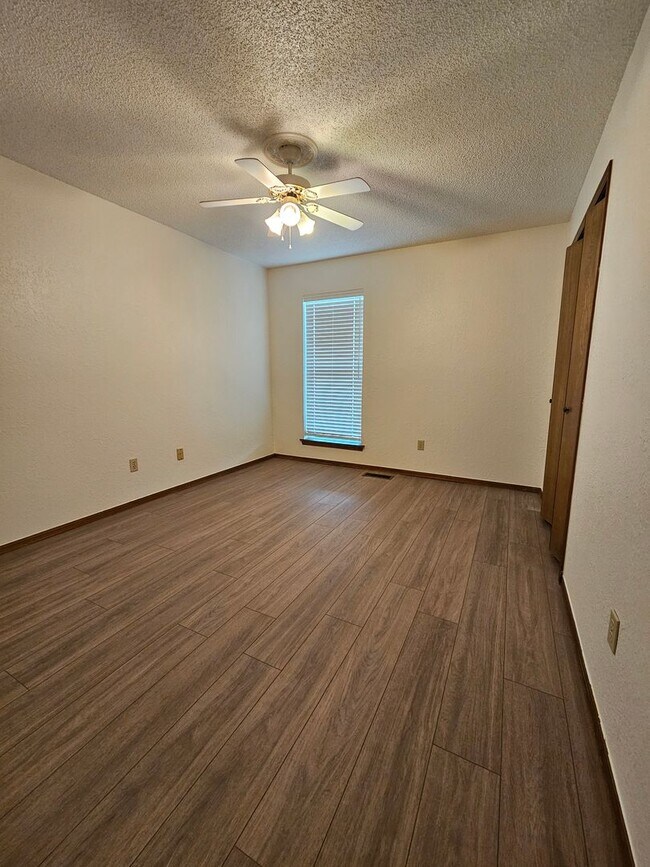 Building Photo - (3) Bed/(2) Bath in NW Norman Avail NOW!