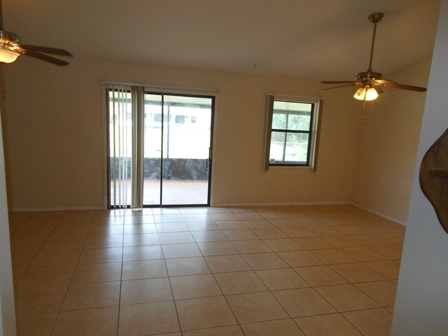 Building Photo - 3 BEDROOM, 2 BATH CANAL FRONT HOME CONVENI...