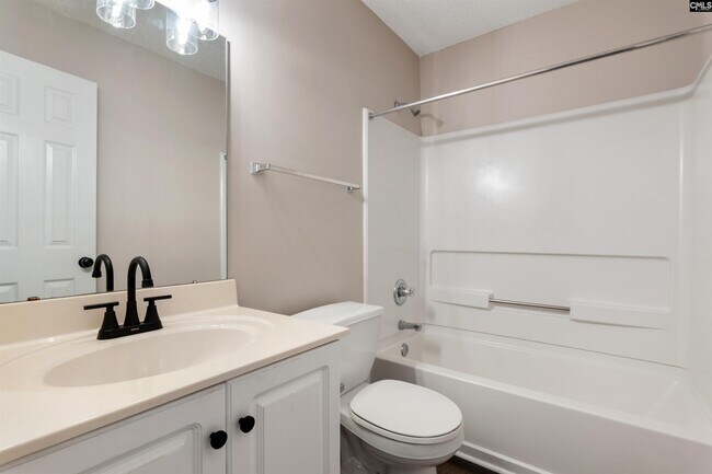 Building Photo - 313 Rolling Knoll Dr