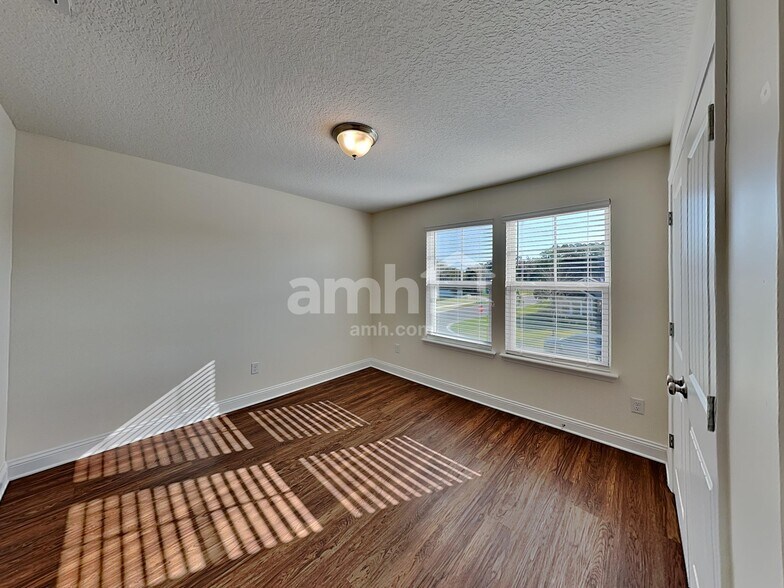 Building Photo - 3102 Creek Village Ln