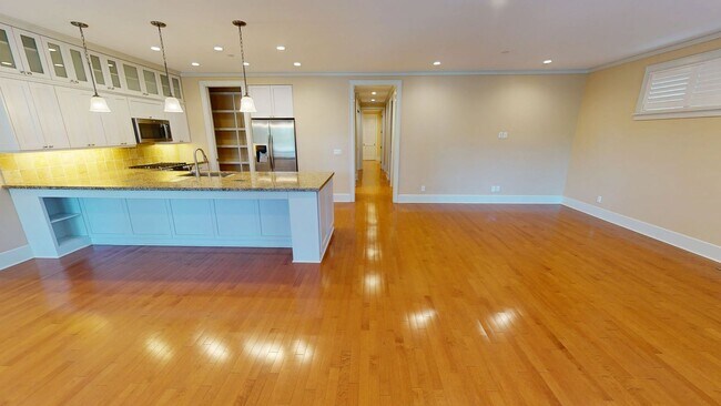 Building Photo - 244-248 B Ave