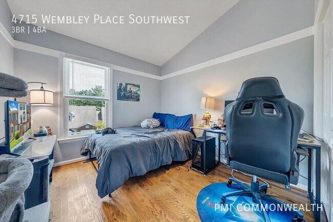 Building Photo - 4715 Wembley Pl SW