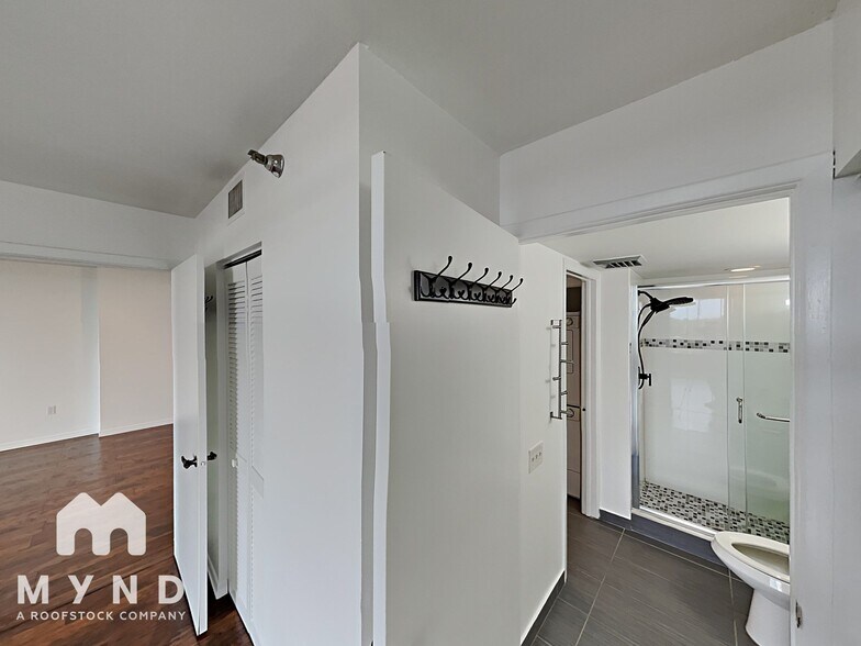Building Photo - 2333 Feather Sound Dr