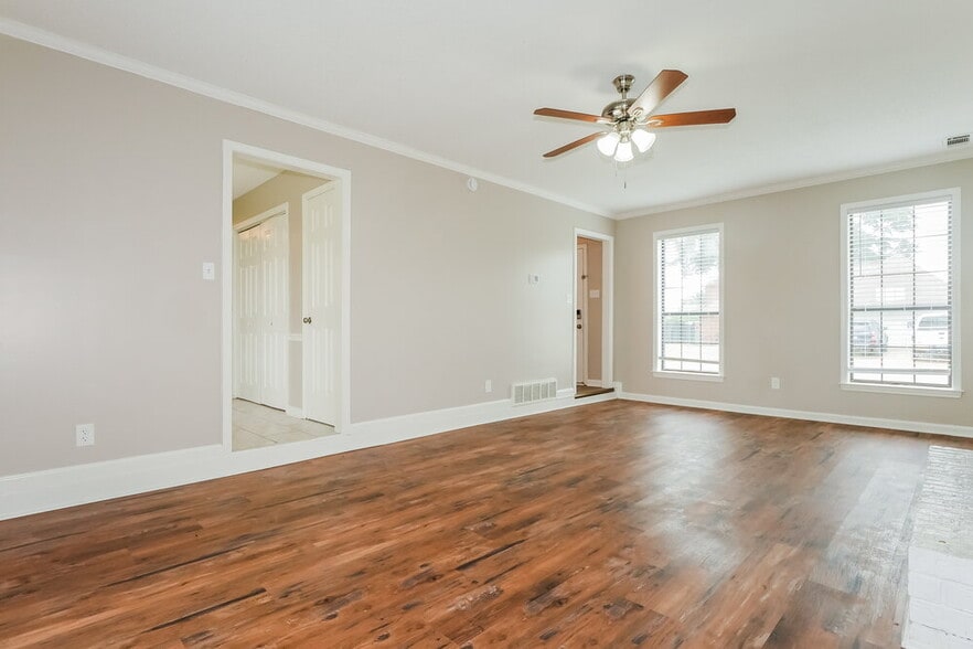 Building Photo - 7733 Deerfield Trce