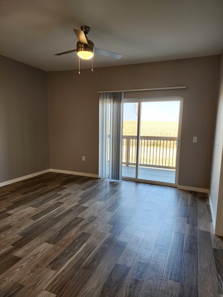 1 bedroom + den - Jefferson Heights Apartments, LLC