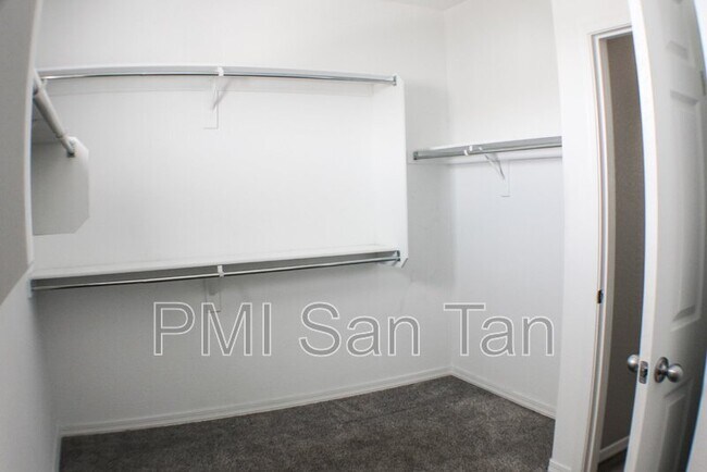 Building Photo - 4754 E Olive Ave