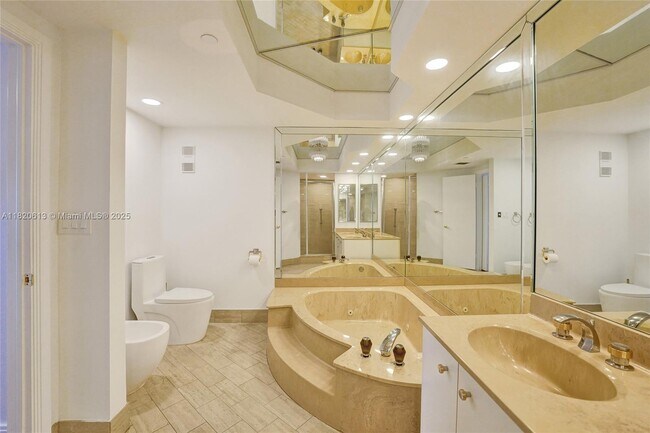 Building Photo - 20281 E Country Club Dr
