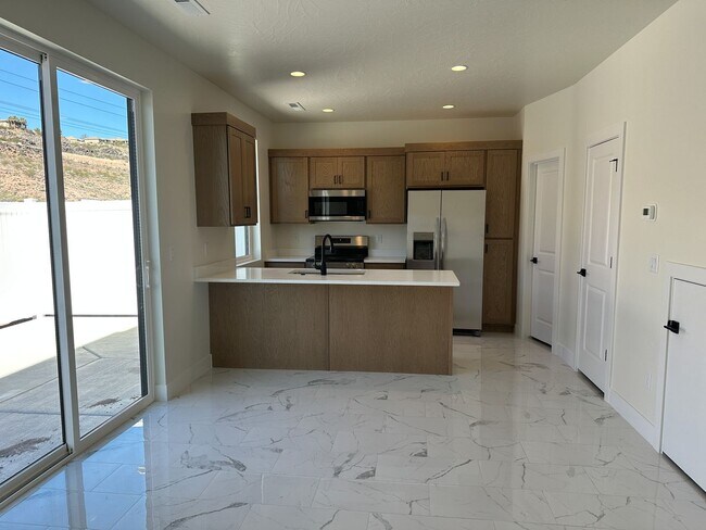 Building Photo - Brand New 3 Bed / 2.5 Bath Townhome – Internet Included