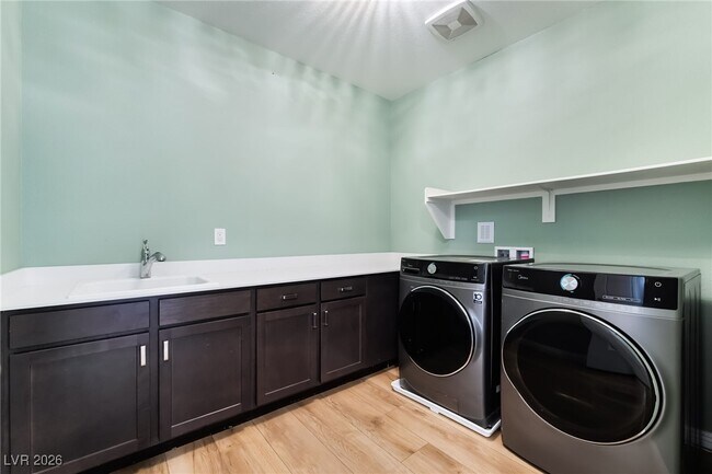 Building Photo - 6348 Skystone St