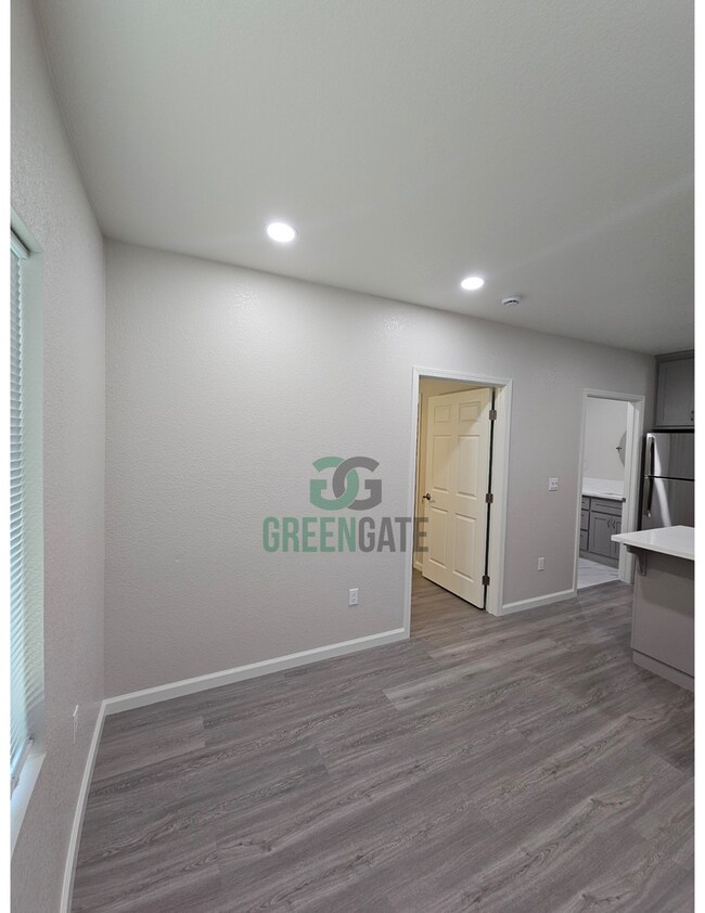 Building Photo - 3105 E Orangeburg Ave