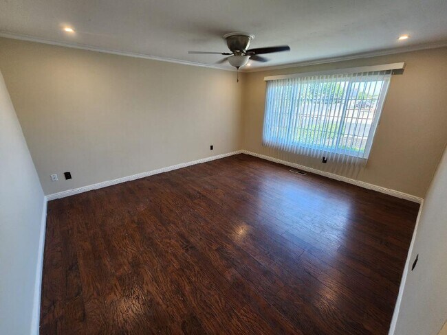Building Photo - 324 Brookside Dr