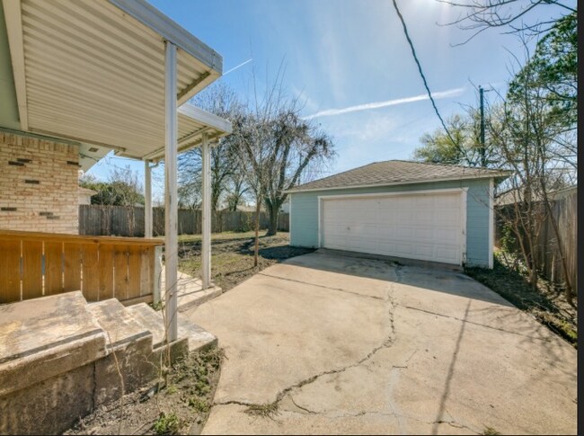 Building Photo - 4401 Astor Rd