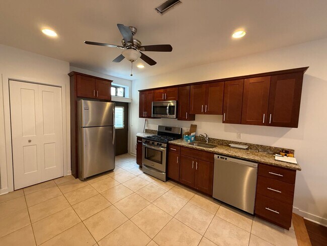 Building Photo - Newly Renovated Triplex East Passyunk